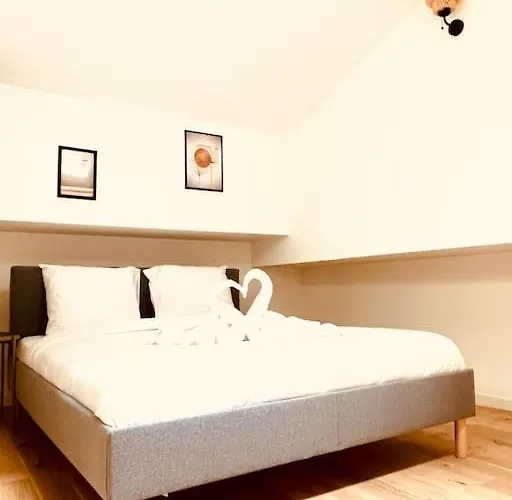 Stylish Loft 17- 3 Bdrs - 2 Bathrs - 7 Pers Apartment Paris